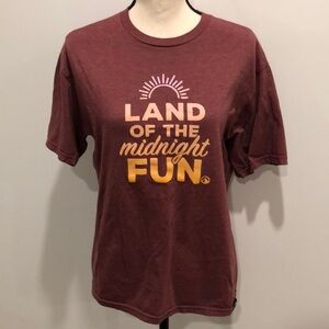 Yukon Built burgundy t-shirt land of the  midnight fun SZ L/XL EUC